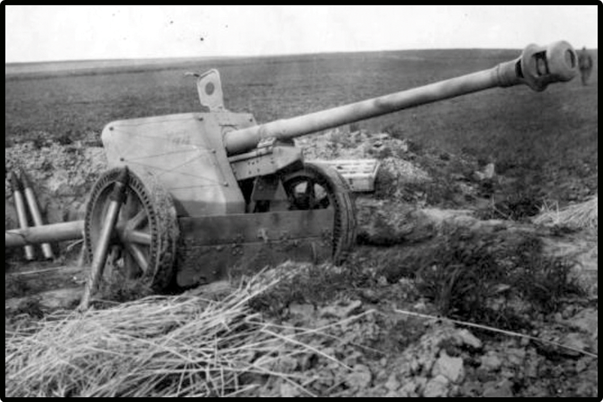Archival photograph of the German 7.5 cm PaK 40 anti-tank gun.